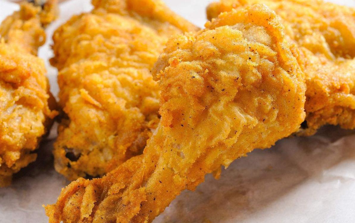 在家也能做出美味的炸鸡,秘诀在这里,这样做的炸鸡香脆又可口