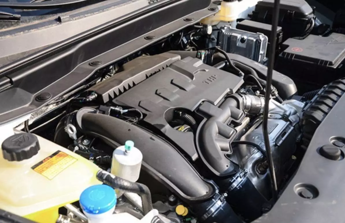 6t发动机▲爱信第三代 6速手自一体变速箱动力方面,新车分别提供dfma