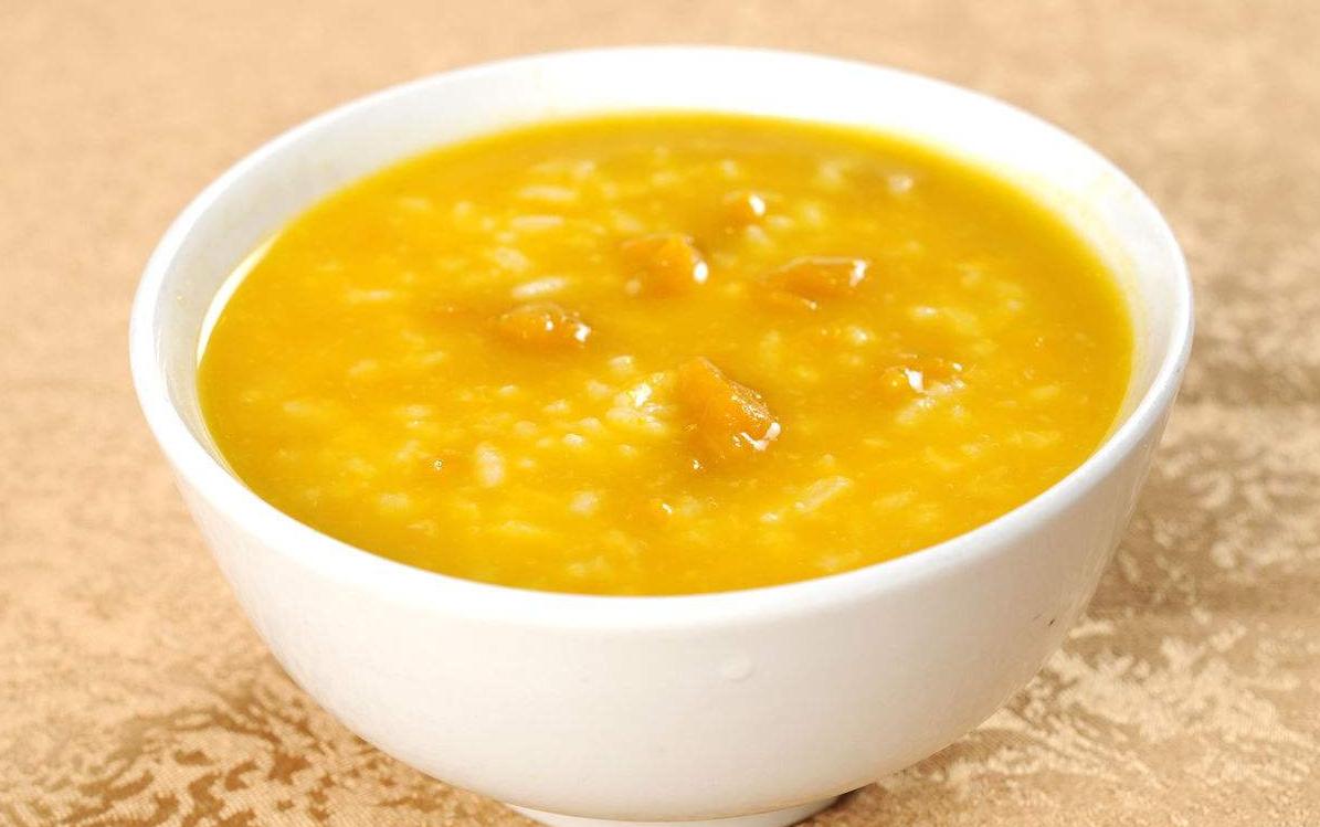 众所周知,糯米比普通大米更具有粘稠度,用糯米来做南瓜粥,会使得南瓜