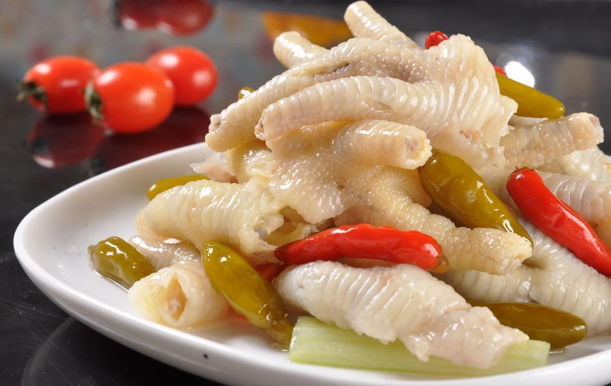 自己在家也能做出酸辣爽口的泡椒凤爪,秘诀在这里,赶紧试试吧