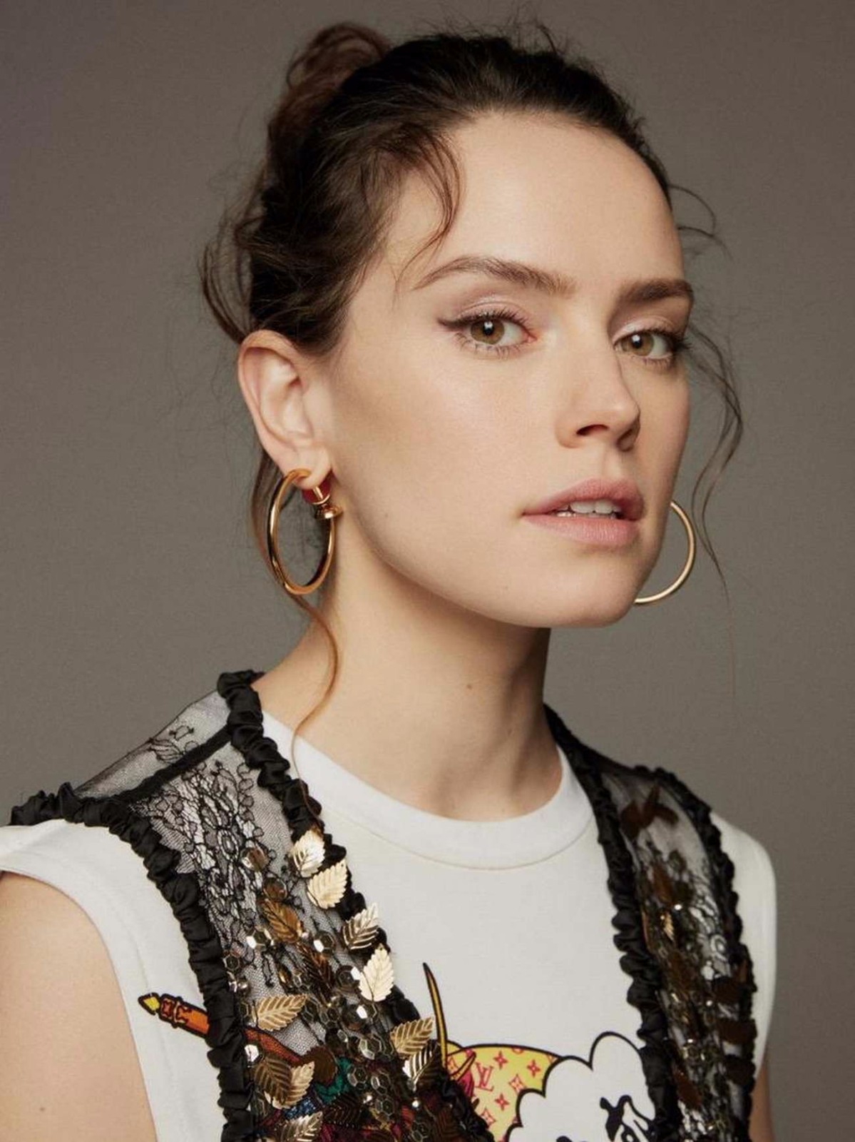 Daisy Ridley最新中国版《Grazia》杂志写真