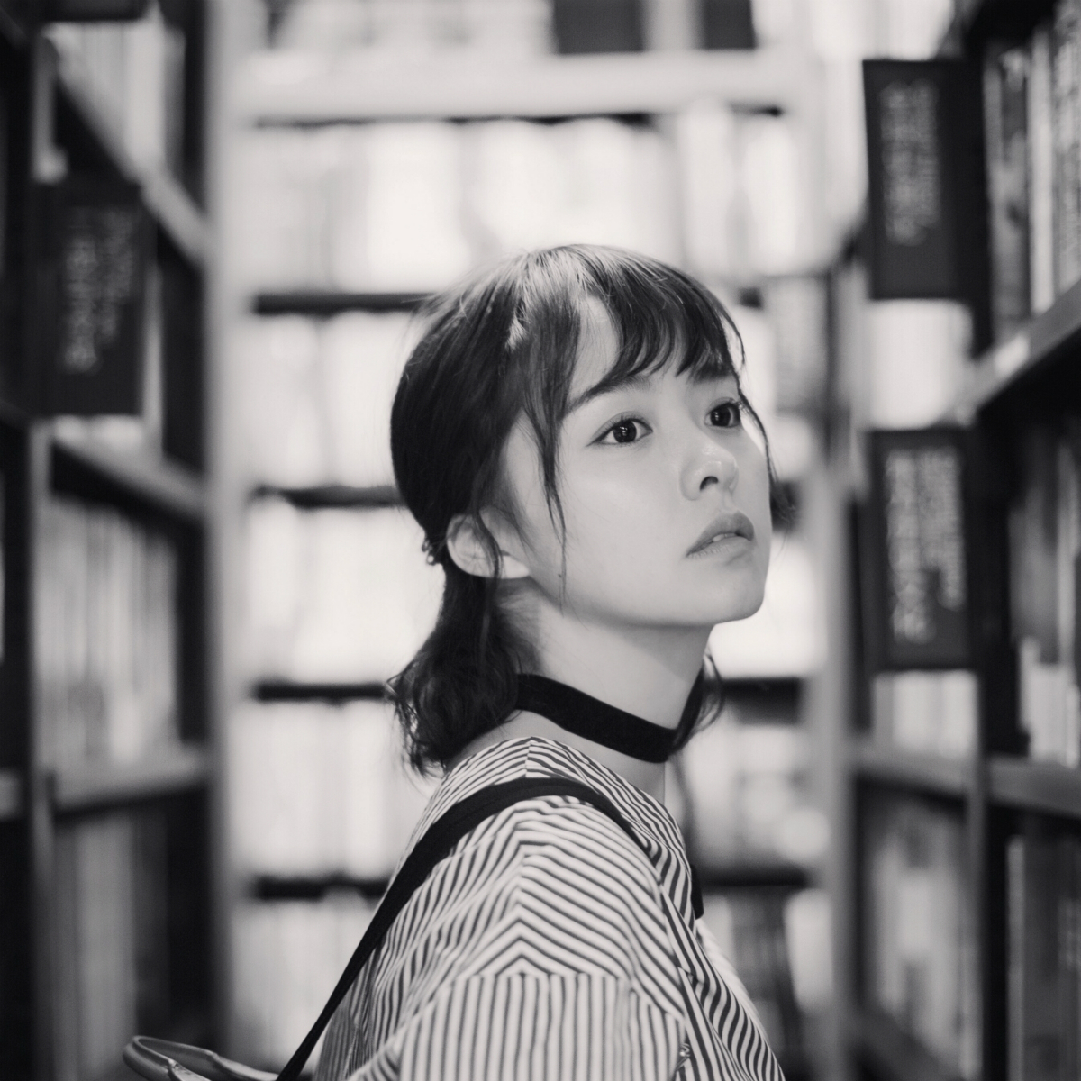 演员余心恬初春写真曝光 文艺清新少女力十足