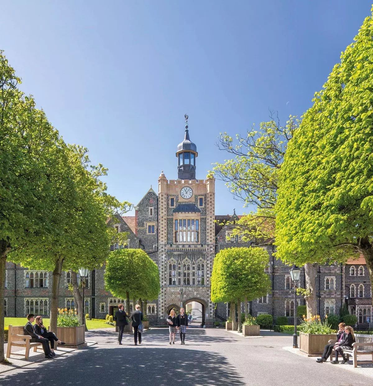 brightoncollege.org.uk)