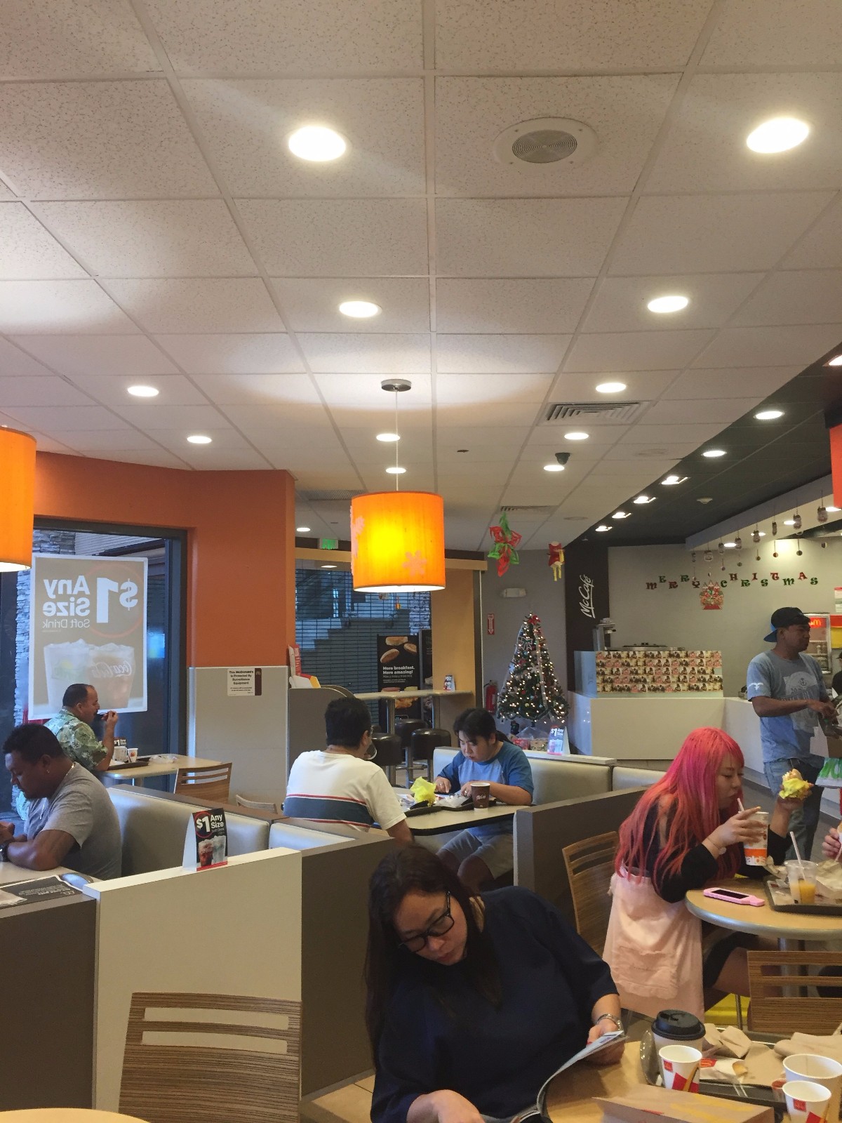 在美国关岛杜梦湾的麦当劳里吃早餐_新浪看点