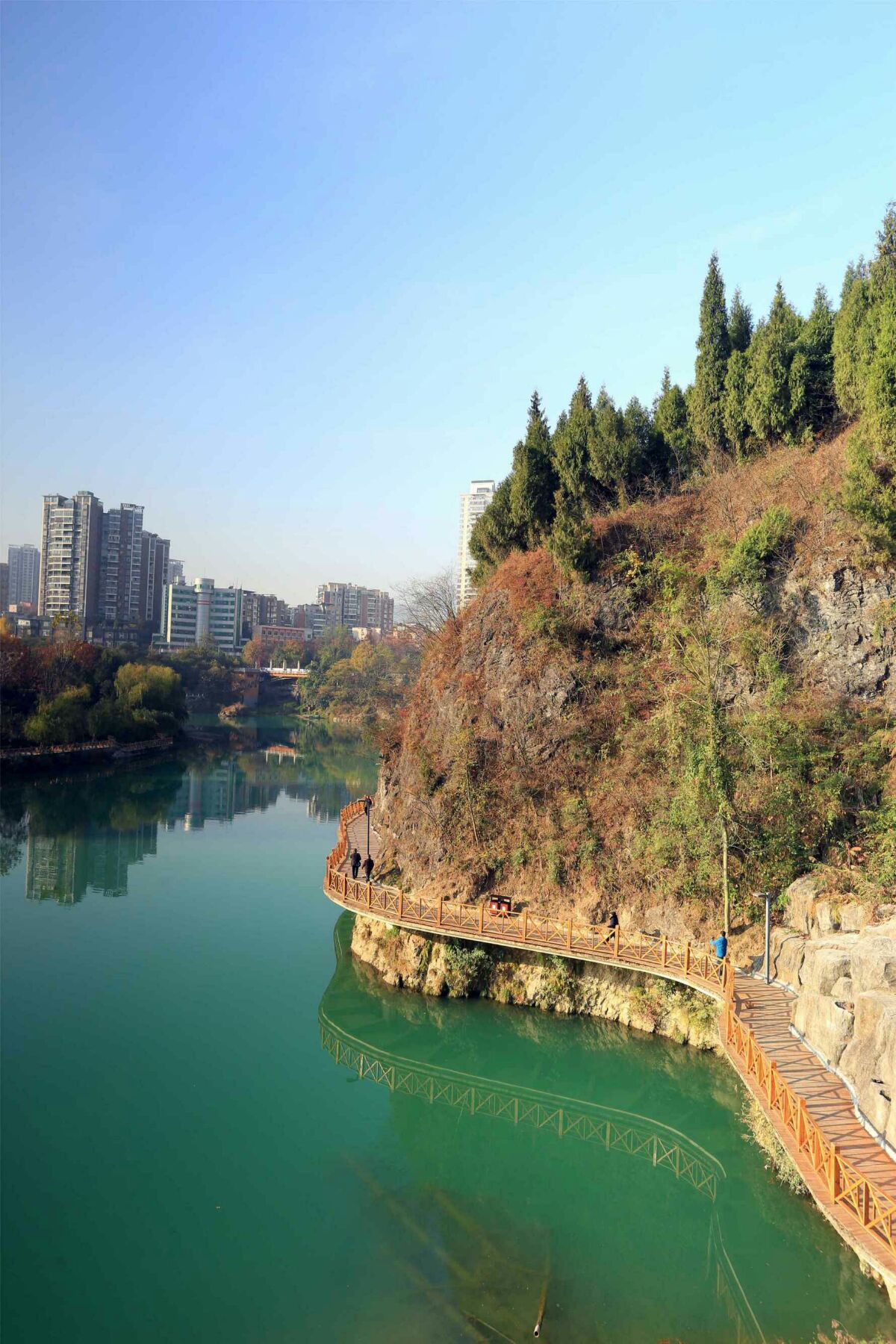 铜仁锦江河畔冬秋美色