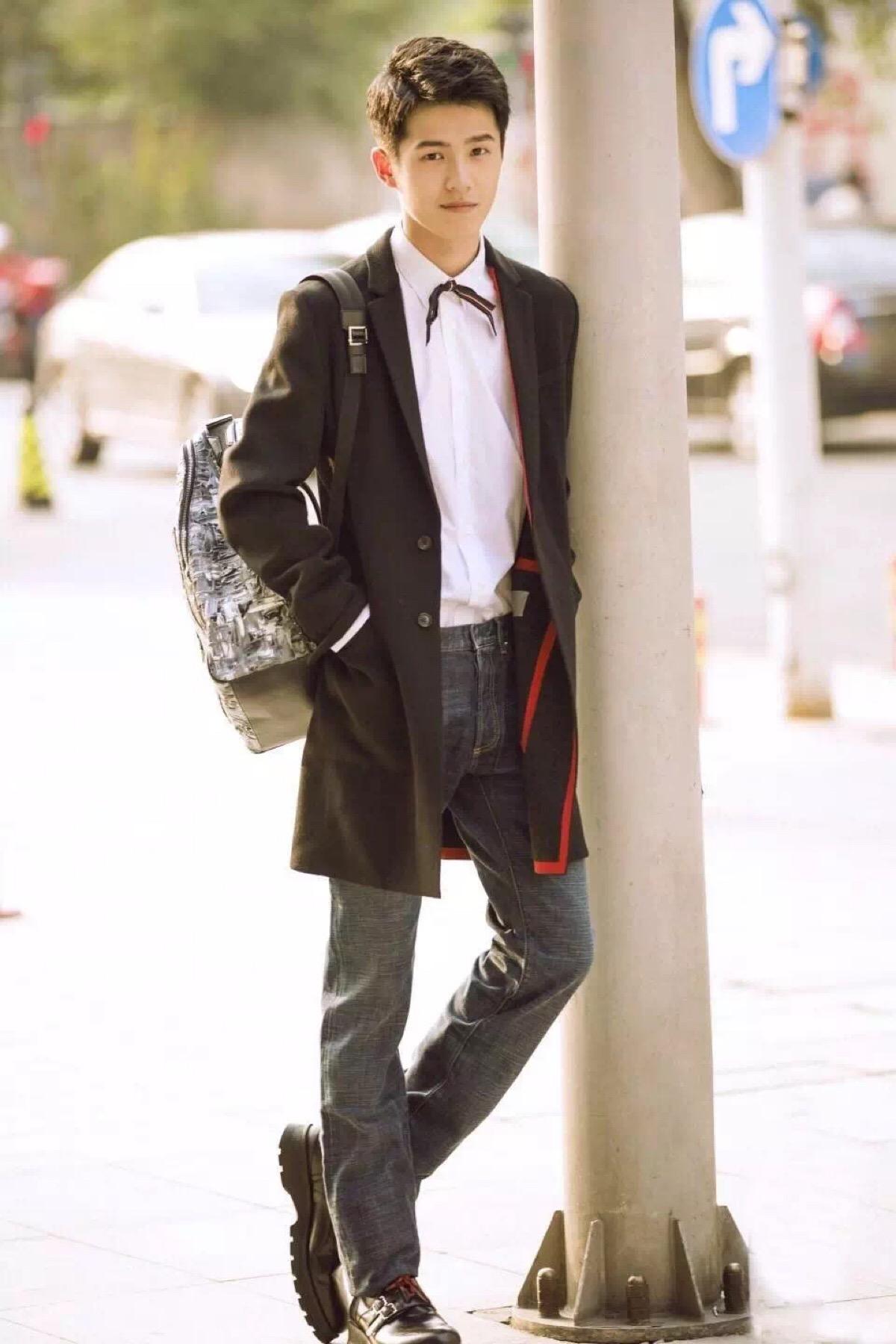 刘昊然在首映上制造的"案件",过了14天终于破案了