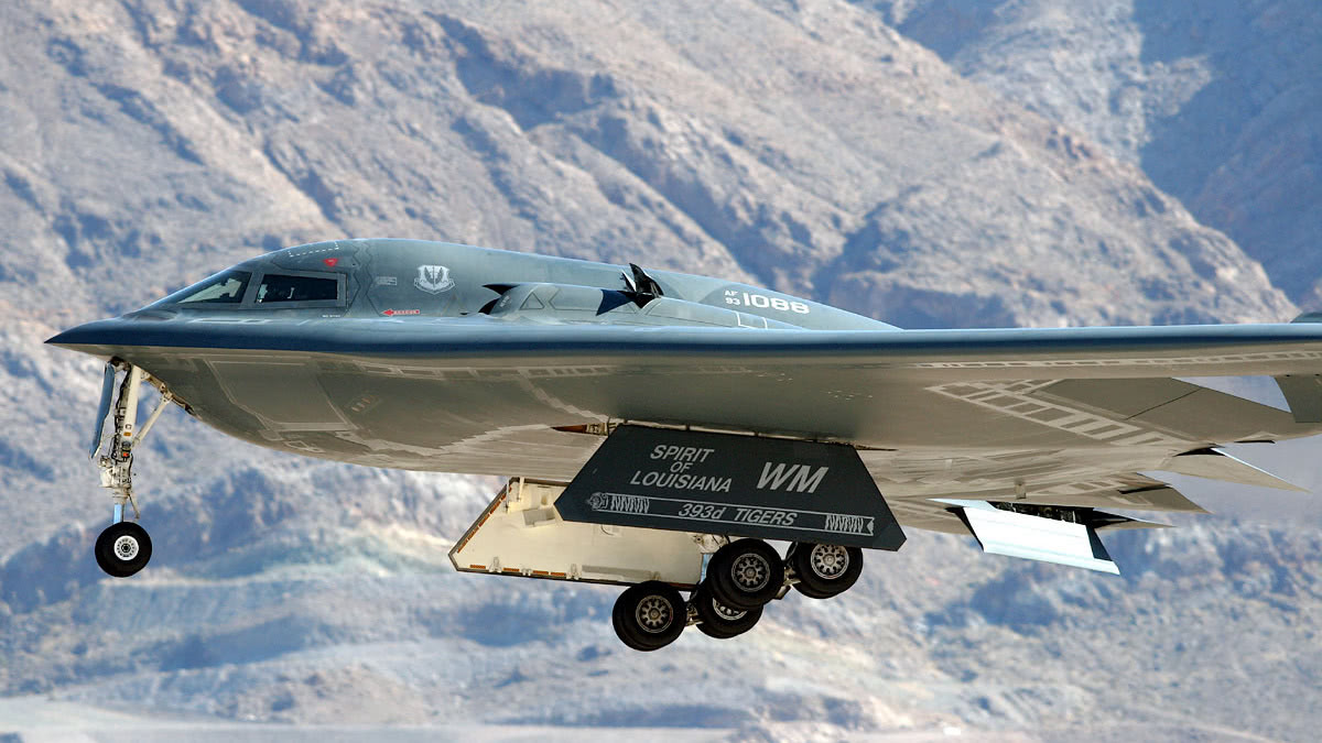 美国空军价值22亿美元的b-2轰炸机坠毁 历史上最昂贵的坠机事故