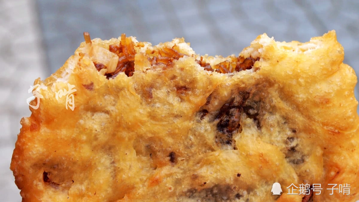 西安街边小吃炸菜盒光看老板娘的油手就知道好吃