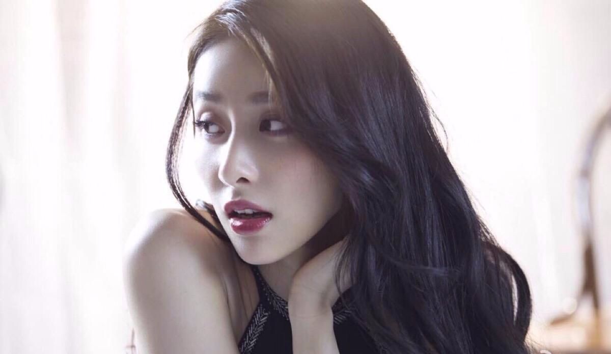 她是《认真的雪》mv女主角,和薛之谦传过绯闻,还被王思聪怼过