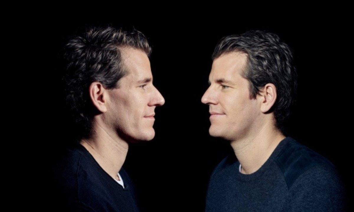 "碰瓷"小扎获巨赔, 狂买比特币成亿万富翁, 这对