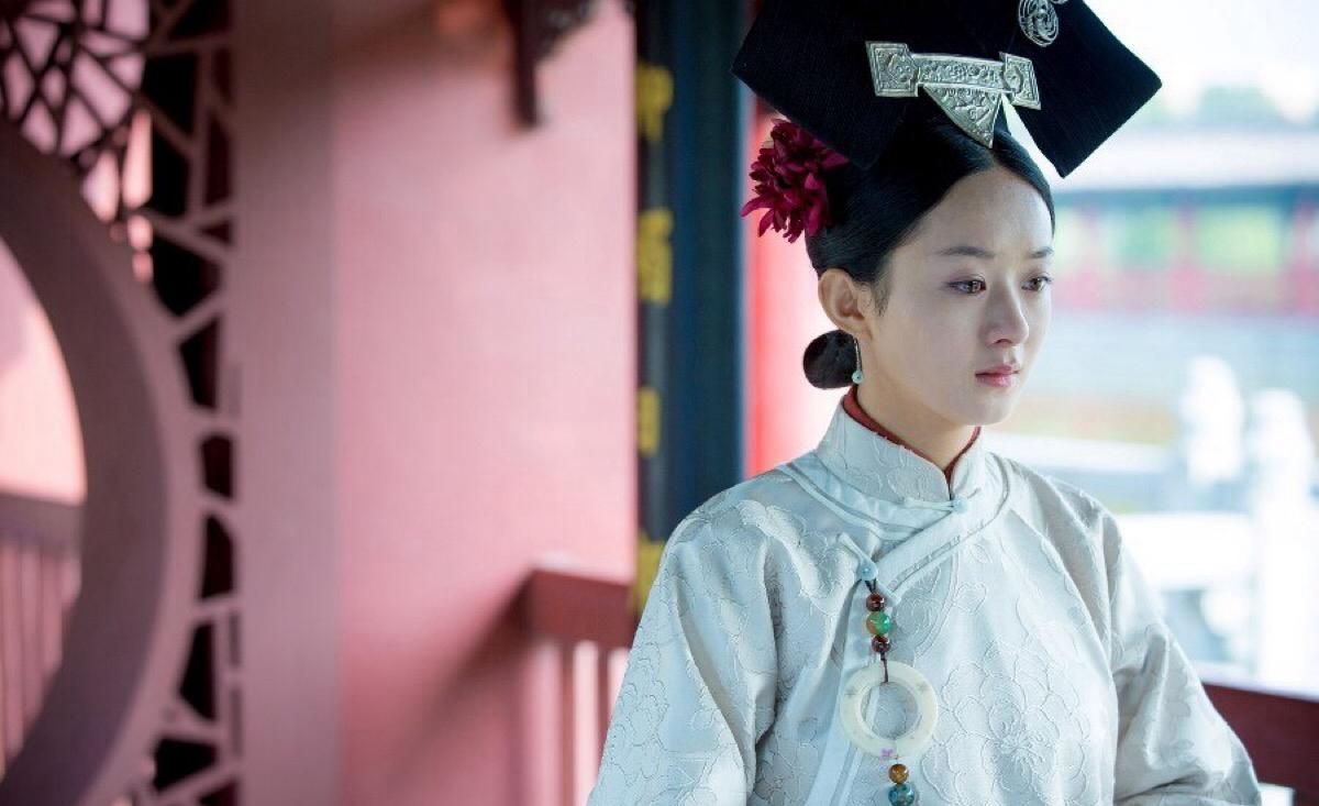 她是康熙后妃, 宫女出身, 籍籍无名, 却生下清朝第九个铁帽子王