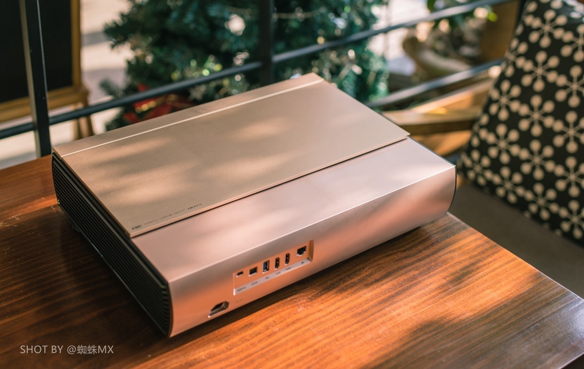 比小米好太多,坚果sa激光电视未来客厅必有它