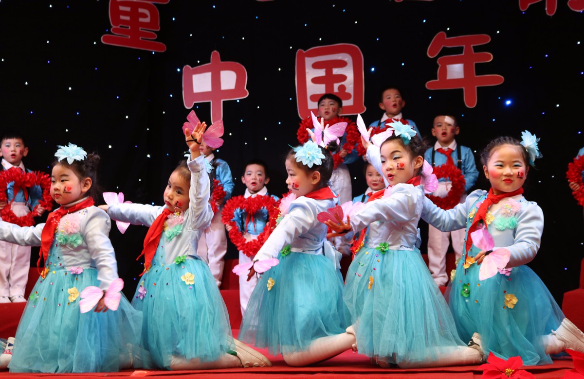 郑州经开区实验幼儿园红歌欢唱中国年