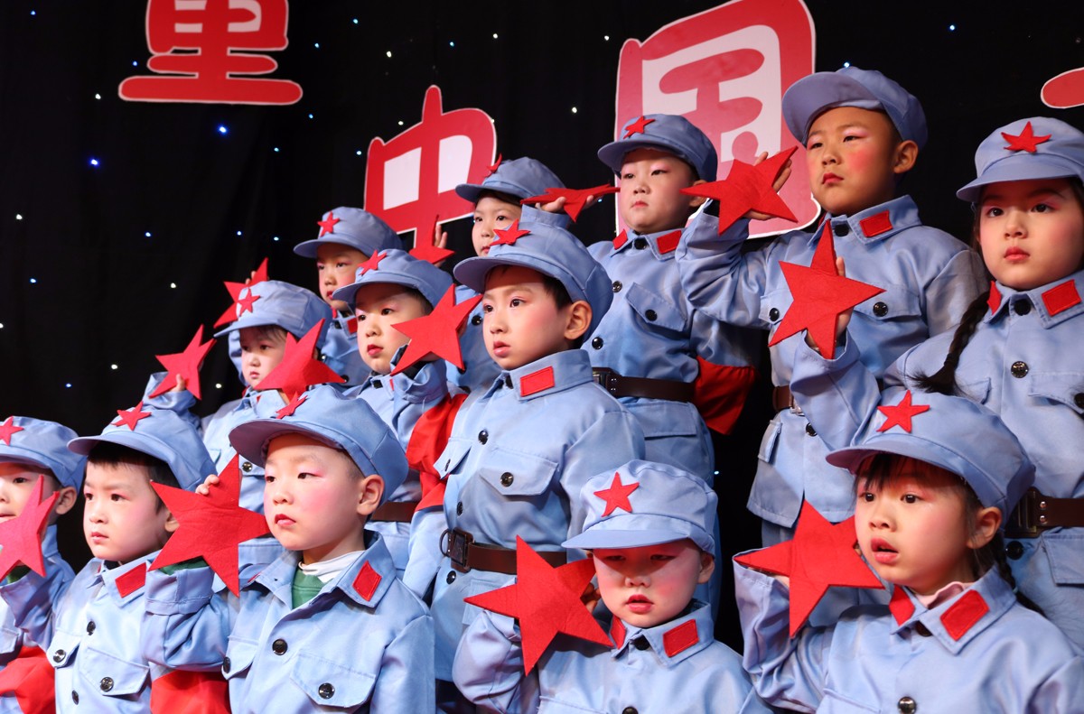 郑州经开区实验幼儿园红歌欢唱中国年