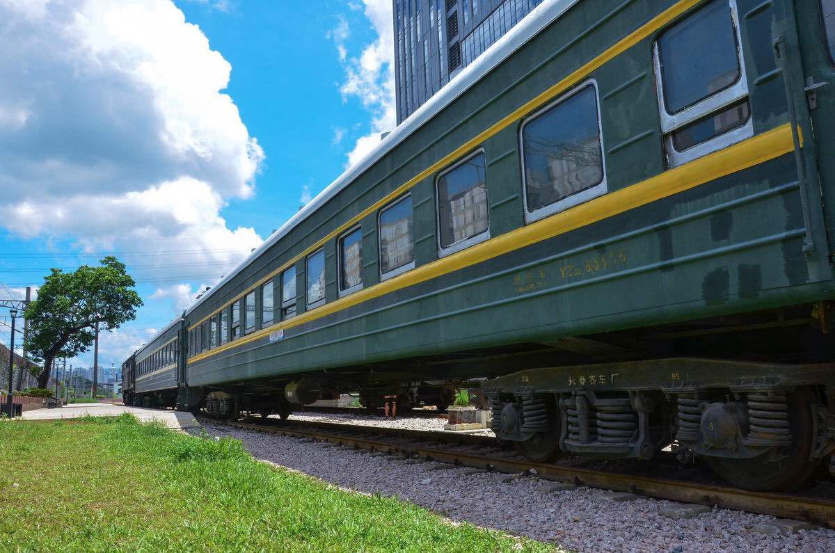 时代记忆,亮相成都公园的绿皮火车