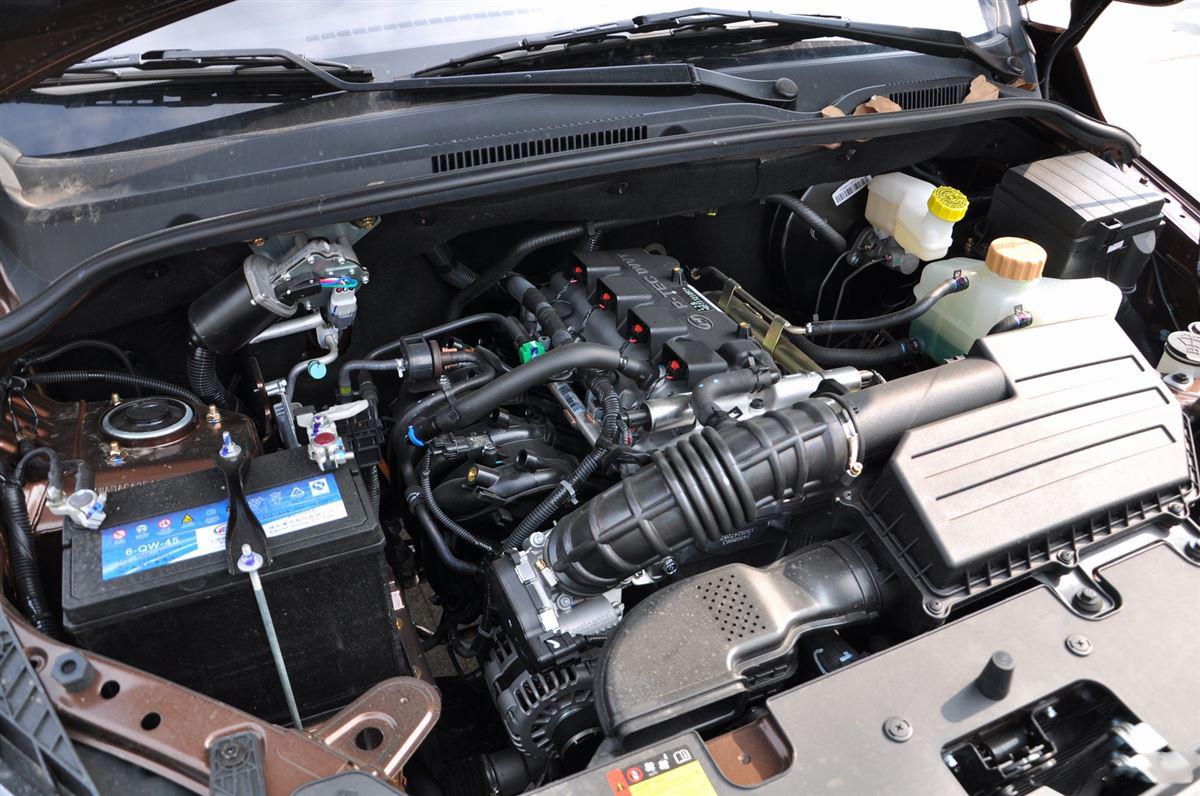 动力方面,该车搭载的依然是1.5l发动机,传动系统匹配5速手动变速箱.