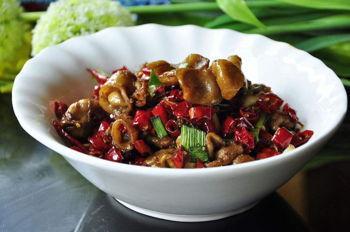 爆炒肥肠怎么做才好吃秘诀都在这里这样做出的肥肠吃都吃不够