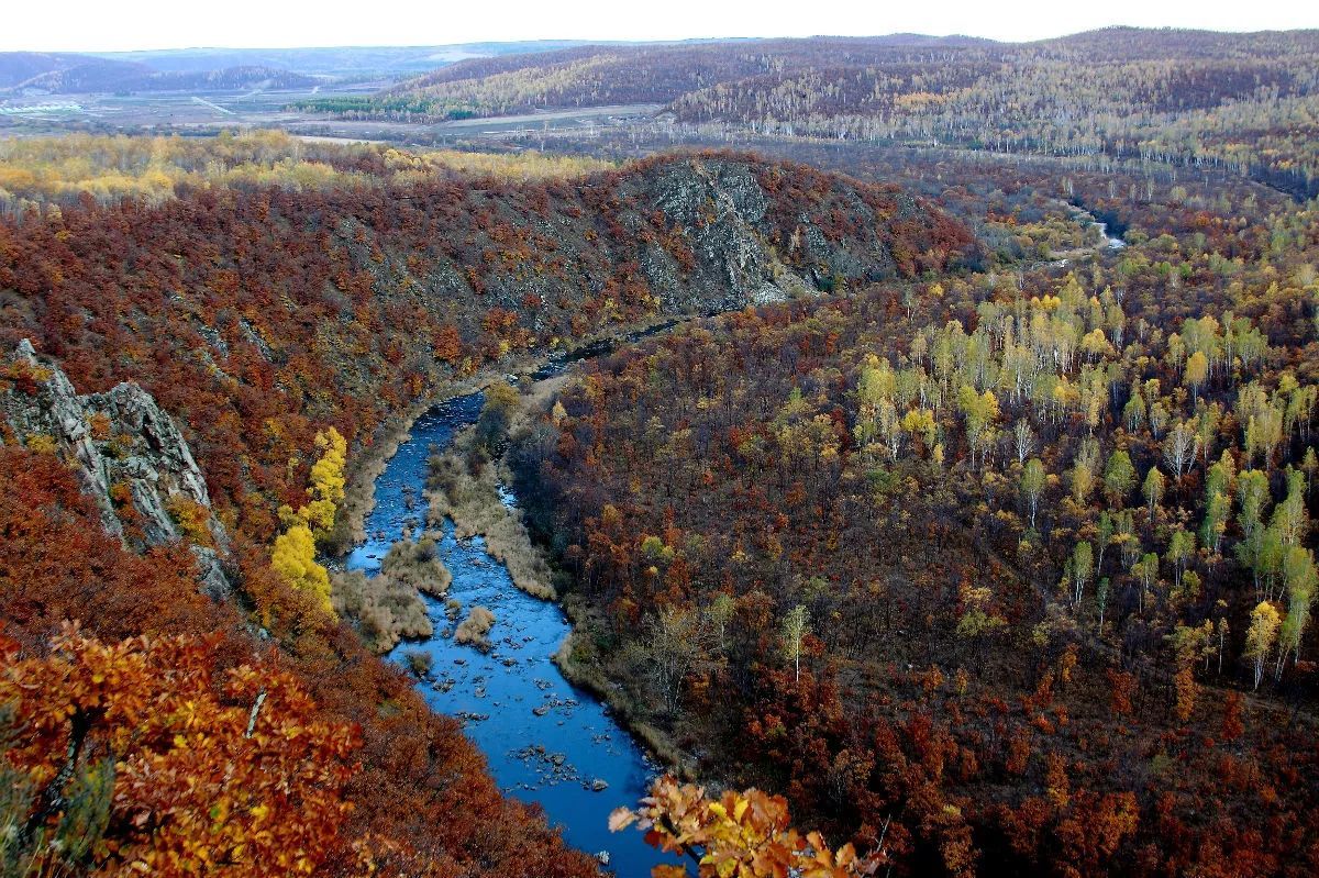 到来张全景,这个"Ω"就很抽象锦河大峡谷地处黑龙江支流石金河中游,长