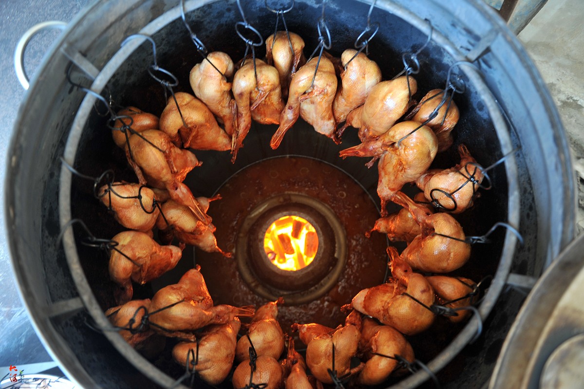 28岁小伙农村婚宴现场烤鸭子,一个春节卖出6000只|烤鸭|婚宴|鸭子