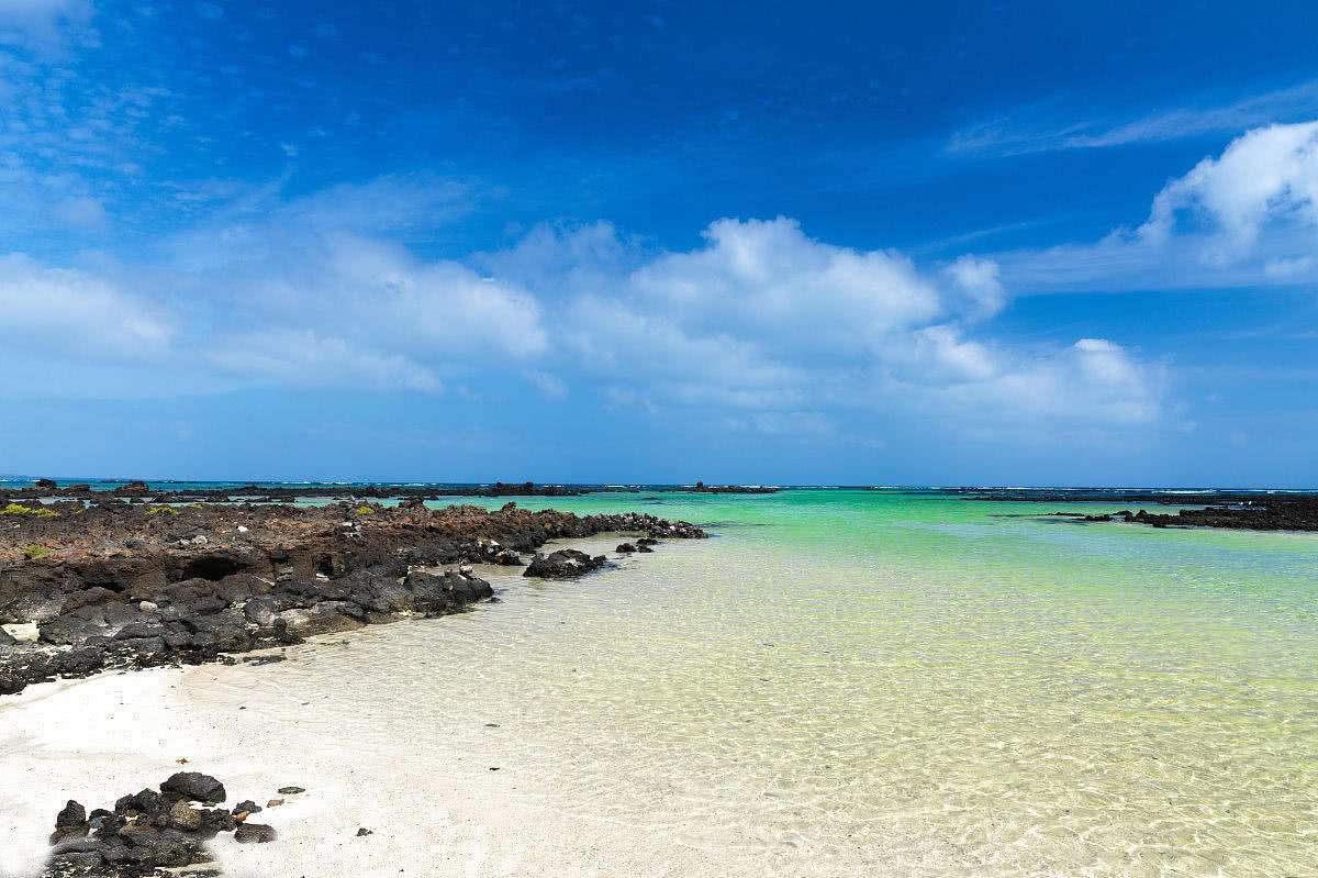 位于爱沙尼亚西北部波罗的海芬兰湾南岸的里加湾和科普利湾之间.