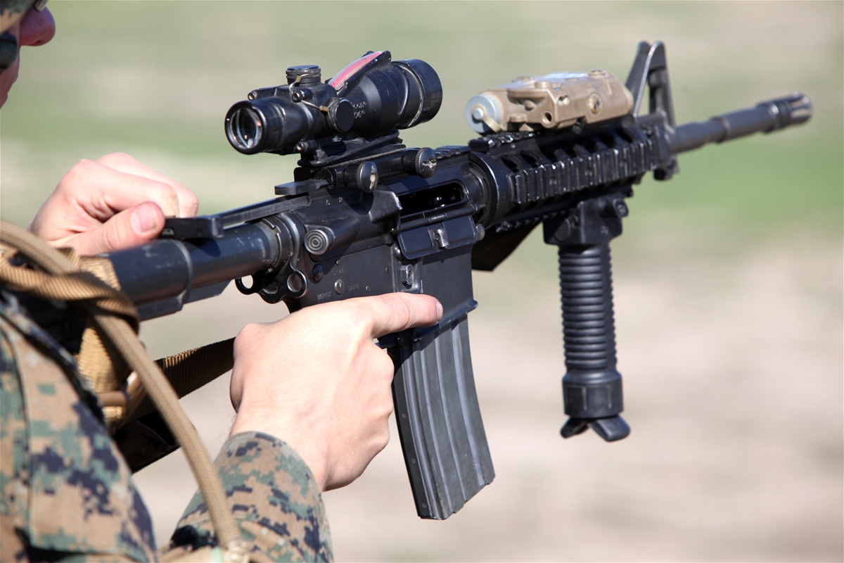 小队武器(ngsw)更为合适,而现有的m4步枪可以通过持续升级来改善枪弹