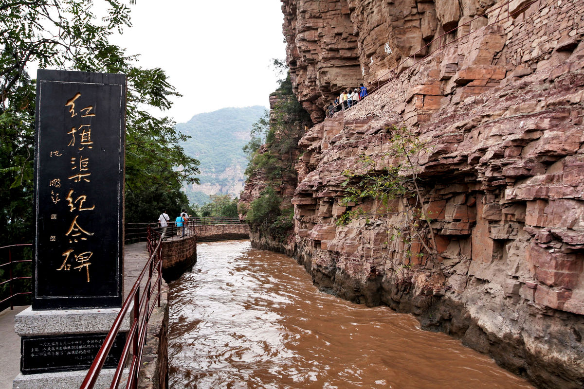 中国有一条人工河,纯手工一锤一钎,为了修它削平了1250座山头