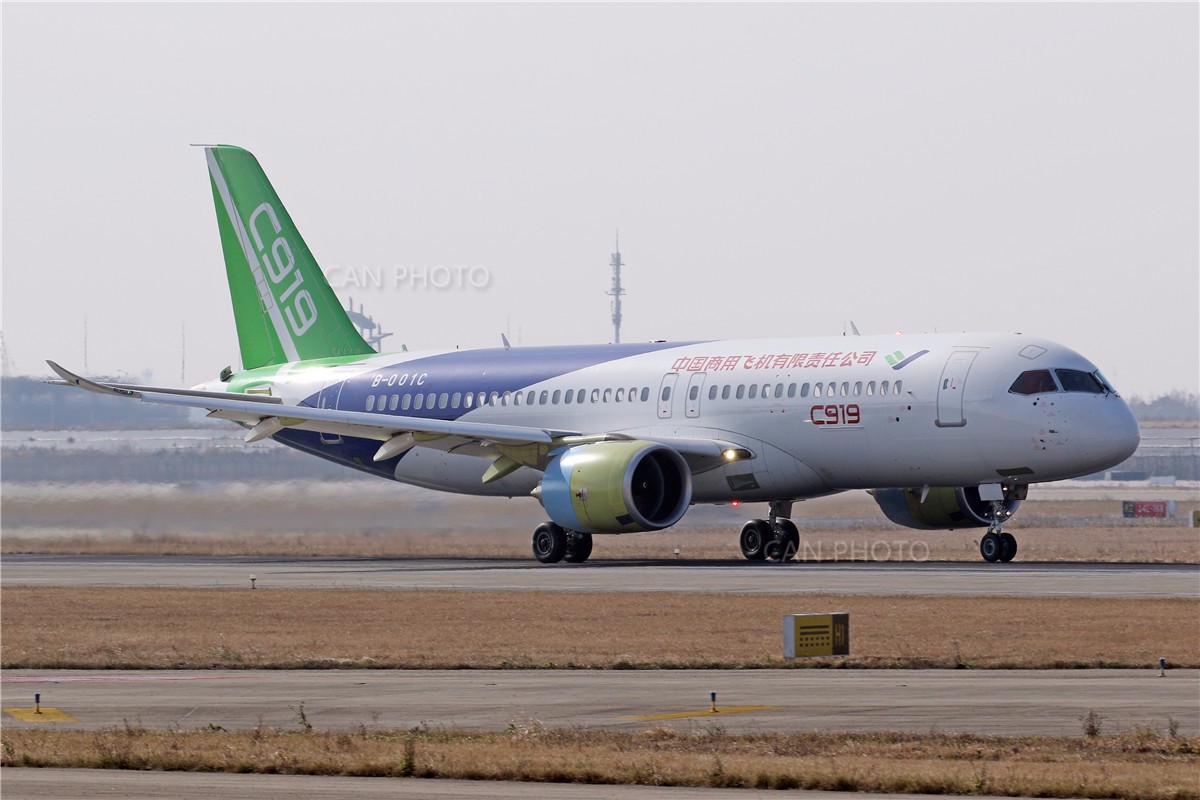 第二架c919大型客机成功起飞开启国产大飞机新征程