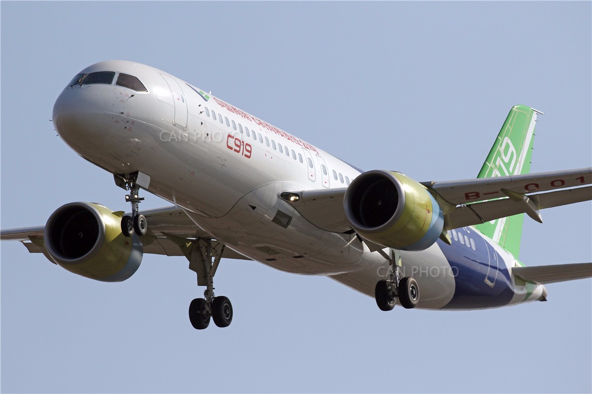 第二架c919大型客机成功起飞开启国产大飞机新征程