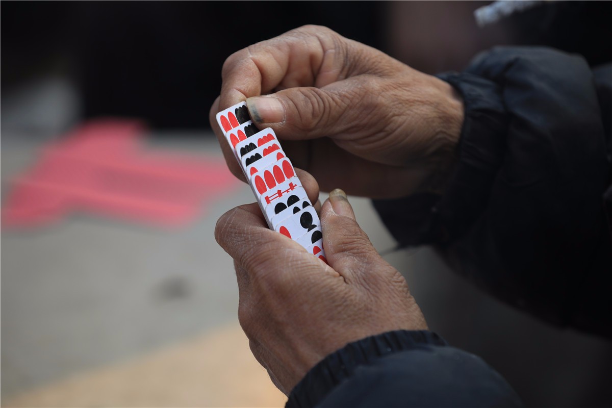"花花牌"是陕西关中地区比较流行的一种牌,通常是