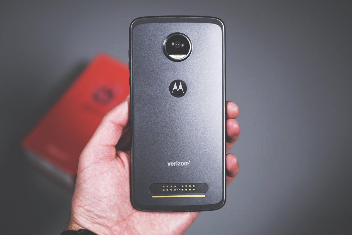 第四,摩托罗拉z2 play