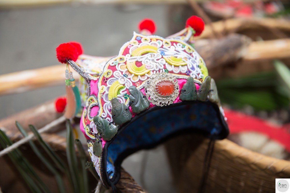 山里侗族孩子一顶帽,够买城里一套房|帽子|侗族|套房_新浪新闻