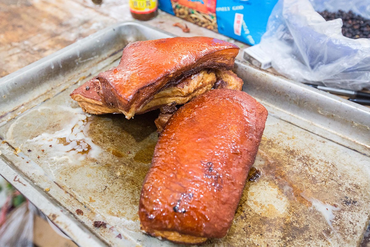 农村大叔做虎皮肉20年日卖百余碗 春节订单已满:想吃等明年