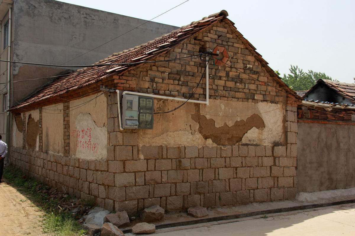 农村老房子闲置多年而老人却舍不得拆掉,你知道为什么吗?