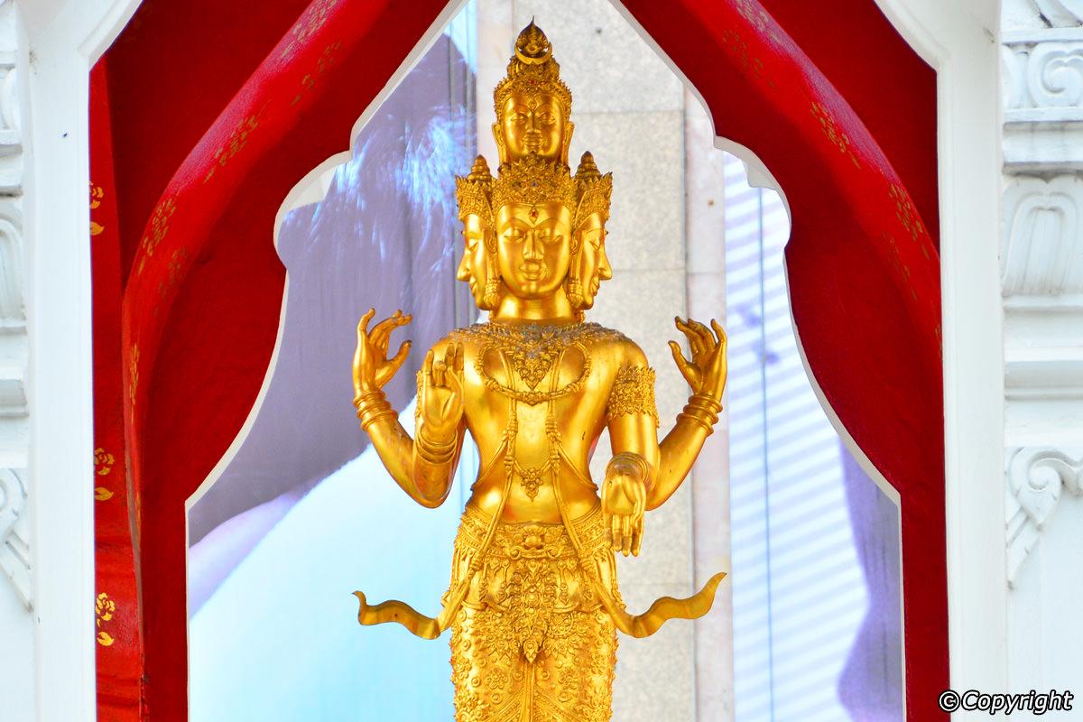 水门市场的最佳旅游景点,有曼谷最高观景台和恋人圣地的三面神