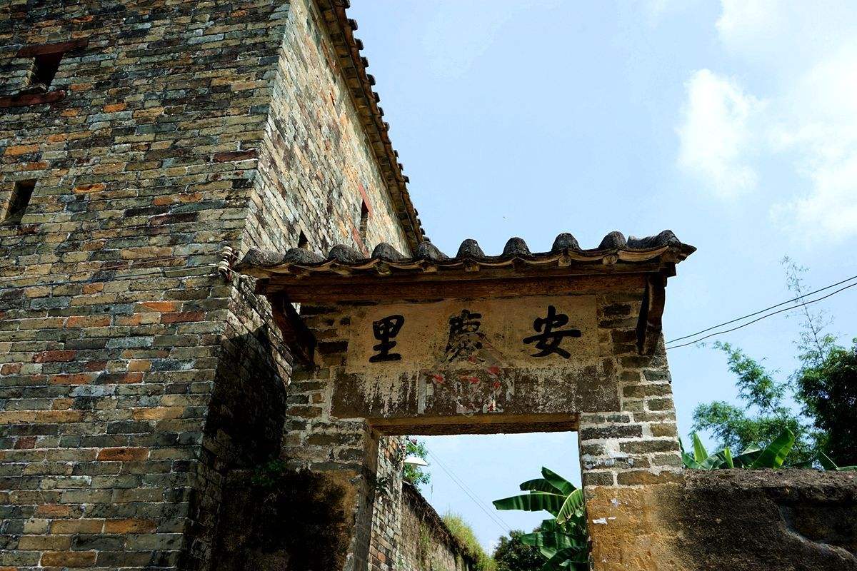 置身于香溪堡古堡筑群中,在沧桑的历史和深厚的文化沉淀中怀旧