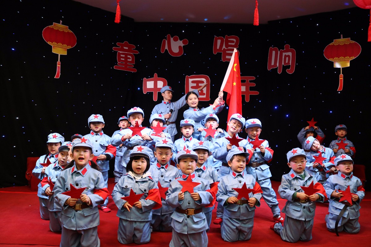 郑州经开区实验幼儿园红歌欢唱中国年