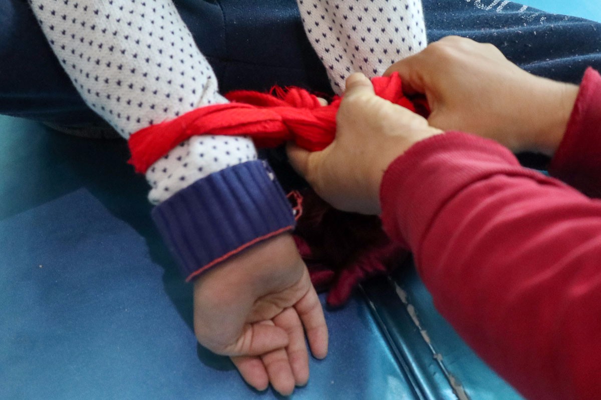 十年求医换来45秒站立行走 如今却因6万元面临中断治疗