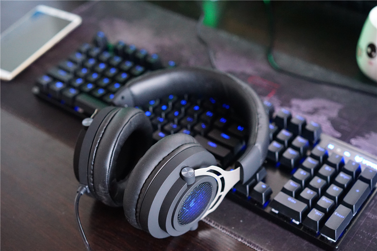 你离吃鸡就差一付耳机的距离雷柏vh150背光游戏耳机使用体验