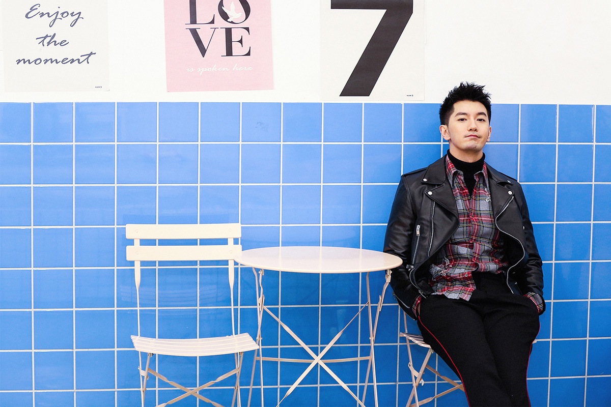 刘潮型男写真曝光 不羁随性酷帅十足