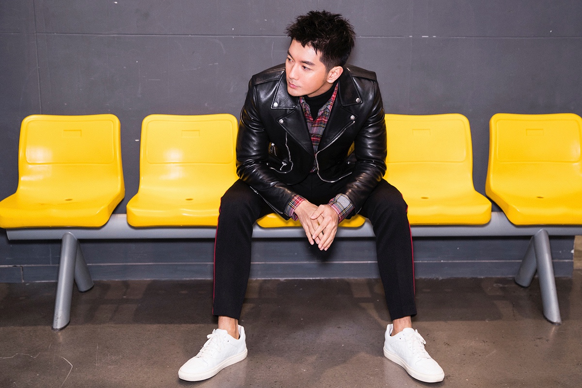 刘潮型男写真曝光 不羁随性酷帅十足