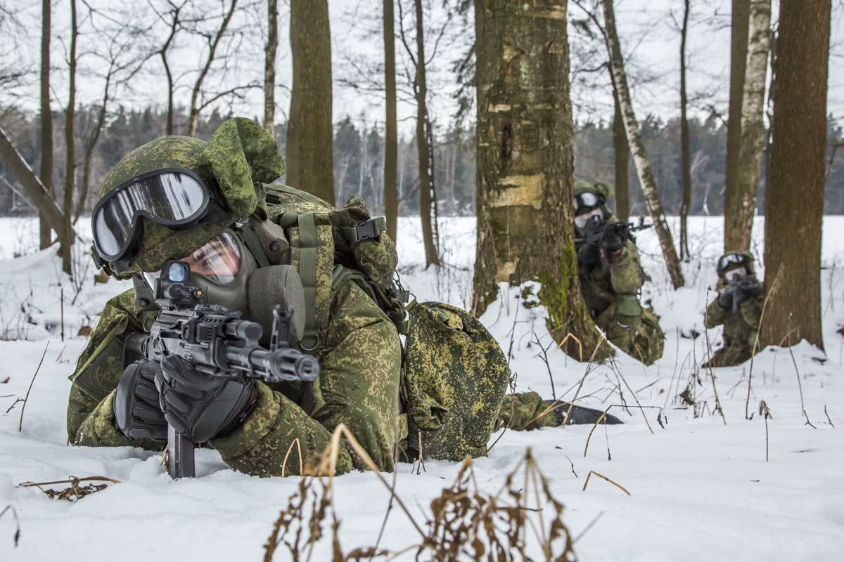 俄罗斯新型单兵装具搭配ak魔改 形似外星战士 独特设计世界领先