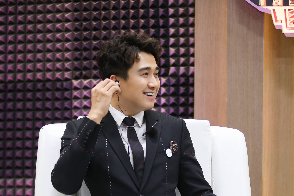 生活大爆炸翟天临女仆装可怜与何昕霖张宥浩一家三口成亮点