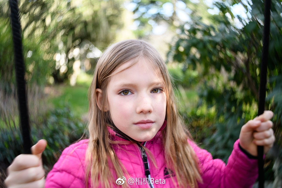 下面的9张图是lensbaby burnside 35的样张,该镜头