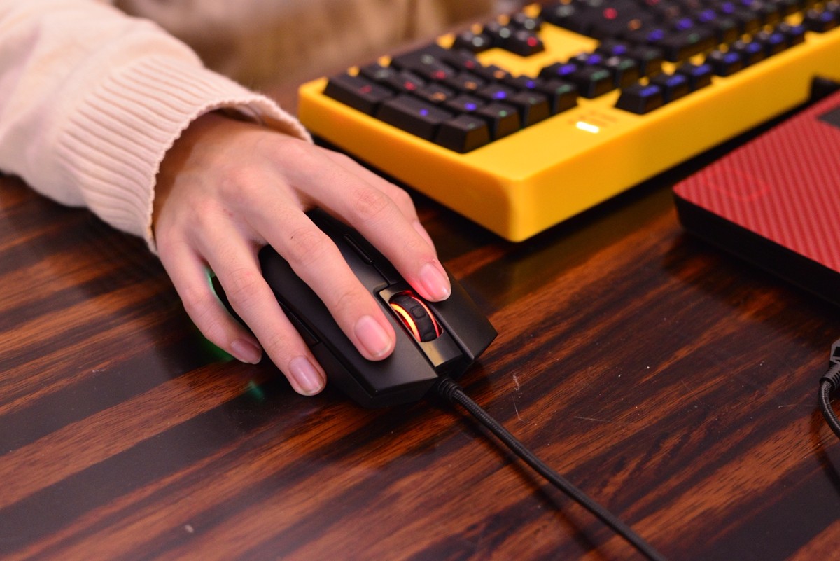 用鼠标宏带妹纸吃鸡,情人节就跟你有关了