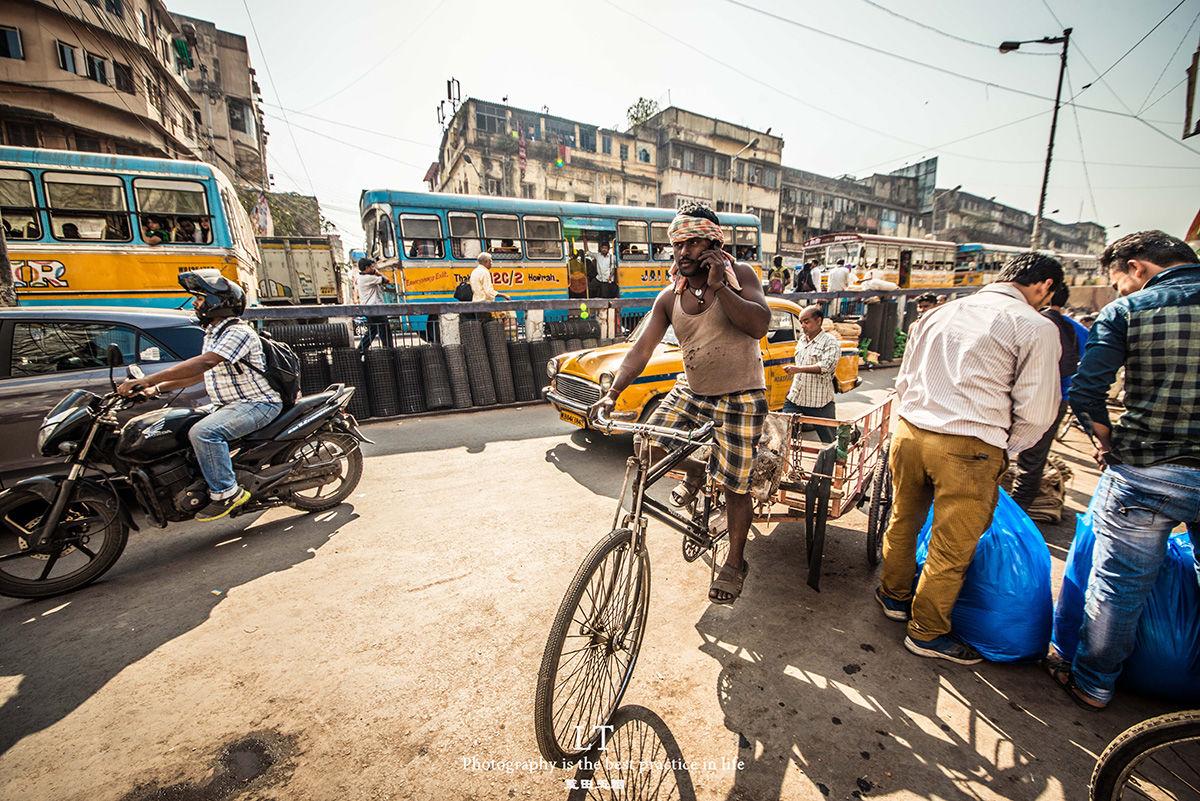 你觉得印度有棒棒军吗? 来看印度奇葩的棒棒军