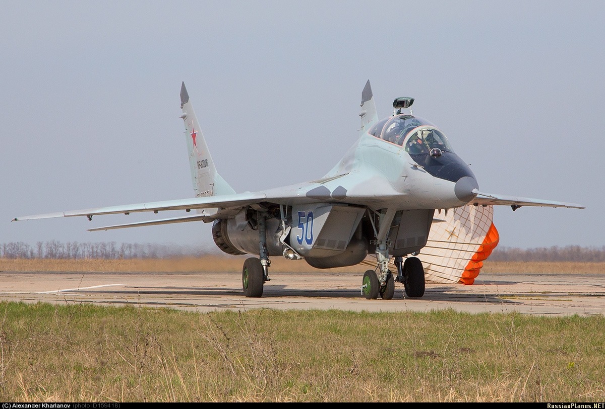 米格战机为何头顶一面小镜子?设计简单却又充满智慧