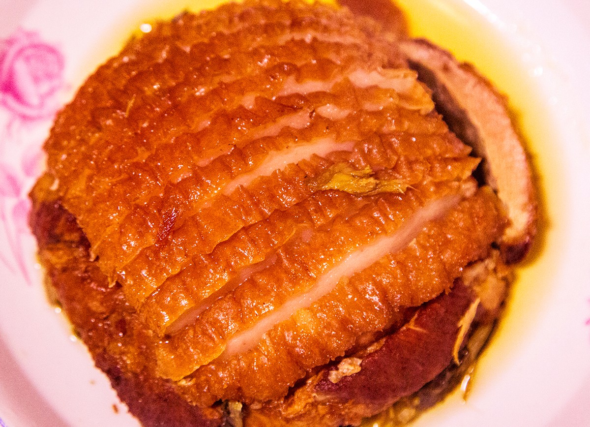 农村大叔做虎皮肉20年日卖百余碗 春节订单已满:想吃等明年