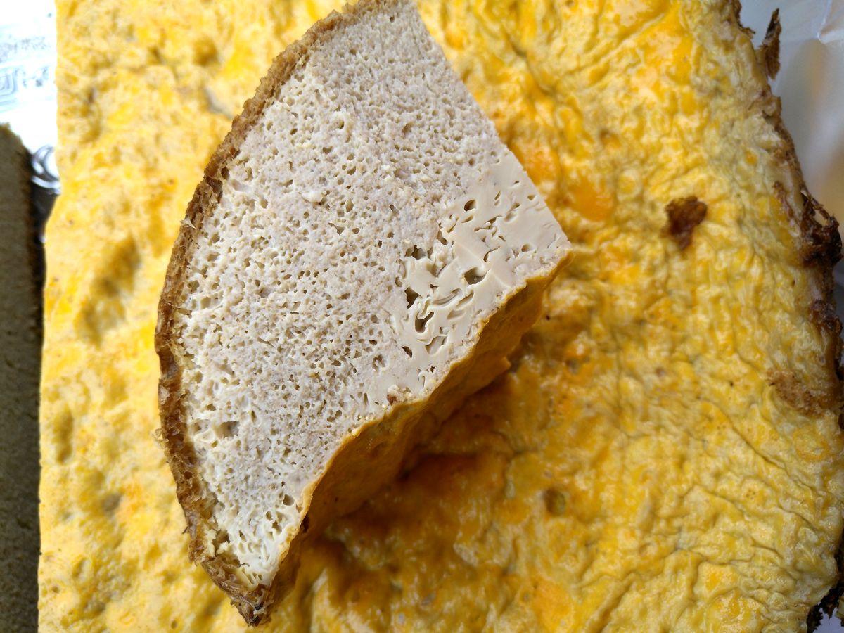 集市上卖蟹籽豆腐的大哥说蟹籽豆腐它不是豆腐, 你知道它是什么吗