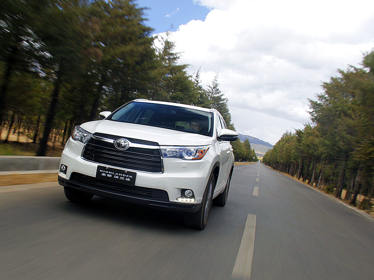 丰田汉兰达就是这样一辆车,处处为车主考量,装备齐全,其实际的驾驶