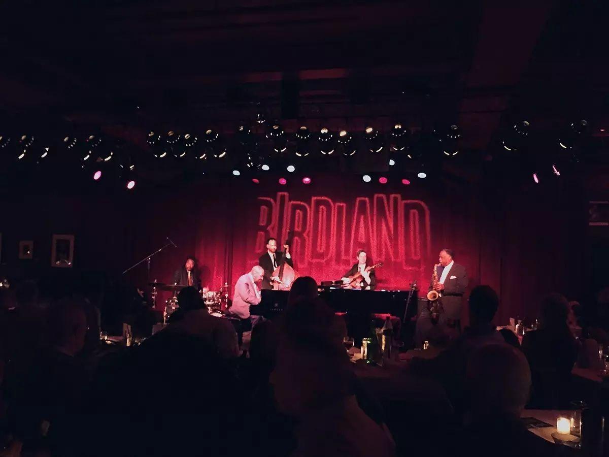 house连续两场演出侮辱人民军队的简单介绍